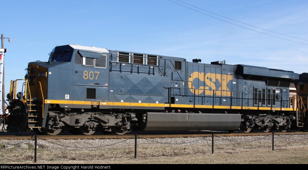 CSX 807 trails CSX 893 on train U376